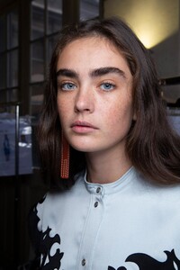 backstage-defile-cedric-charlier-printemps-ete-2020-paris-coulisses-70.thumb.jpg.40202d960191bf4db2d61c31825bc78e.jpg