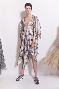 backstage-defile-christian-dior-printemps-ete-2019-paris-coulisses-155.thumb.jpg.64b236b80832c85c5b930ce83a1e83df.jpg