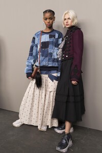 backstage-defile-coach-1941-printemps-ete-2019-new-york-coulisses-98.thumb.jpg.05acbe9a2f4b5b69015e34a907220848.jpg