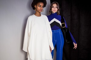 backstage-defile-derek-lam-automne-hiver-2018-2019-new-york-coulisses-47.thumb.jpg.4e485d5256144e2e683fe50e6efb66a7.jpg