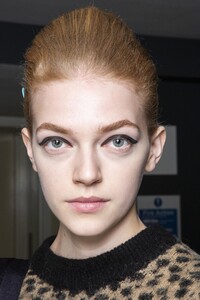 backstage-defile-erdem-automne-hiver-2019-2020-londres-coulisses-51.thumb.jpg.45ec9d3b68afac39928fd4e25ef684b8.jpg