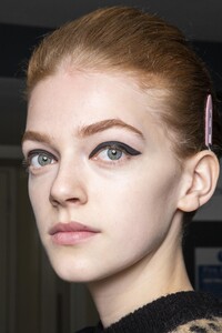backstage-defile-erdem-automne-hiver-2019-2020-londres-coulisses-52.thumb.jpg.9d30654494c279519b6c3497750d2ecb.jpg