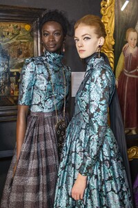 backstage-defile-erdem-automne-hiver-2019-2020-londres-coulisses-77.thumb.jpg.9e816b1a73032ed518e586b988d91920.jpg