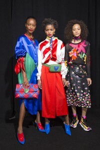 backstage-defile-escada-printemps-ete-2019-new-york-coulisses-76.thumb.jpg.ca51517df70f98dfb63a1329e8bc0035.jpg