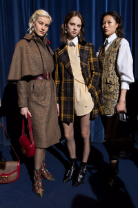 backstage-defile-etro-automne-hiver-2019-2020-milan-coulisses-107.thumb.jpg.cf762008ea80a903bd390e0ef8e41255.jpg