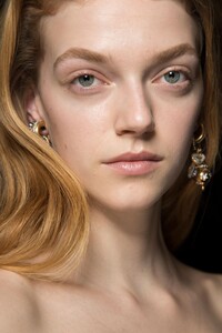 backstage-defile-etro-automne-hiver-2019-2020-milan-coulisses-18.thumb.jpg.638c12b8bb465d6bb0a25efecbe7c2f9.jpg