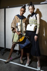 backstage-defile-fendi-printemps-ete-2019-milan-coulisses-232.thumb.jpg.526219bcd62ef3e021023cbbab2751fe.jpg