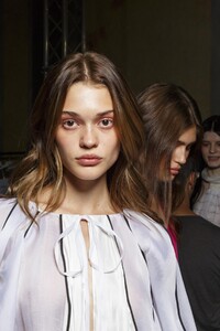 backstage-defile-genny-printemps-ete-2019-milan-coulisses-105.thumb.jpg.3aa7997977f0a7fe8333ee753d5779f9.jpg