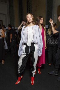 backstage-defile-genny-printemps-ete-2019-milan-coulisses-106.thumb.jpg.a94e96d2c12fc333a614f906149e83c8.jpg