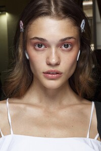 backstage-defile-genny-printemps-ete-2019-milan-coulisses-47.thumb.jpg.278a60b464ec4fc3bb8d6b57a05f953f.jpg