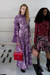 backstage-defile-giambattista-valli-automne-hiver-2019-2020-paris-coulisses-198.thumb.jpg.ca14f561417fd350d94ec0205c5d37ea.jpg