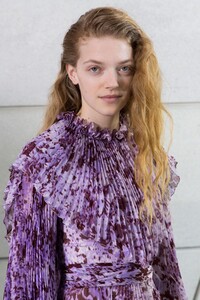 backstage-defile-giambattista-valli-automne-hiver-2019-2020-paris-coulisses-200.thumb.jpg.d1f9aa7e1478f57123d57df01b34c5be.jpg