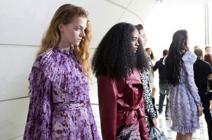 backstage-defile-giambattista-valli-automne-hiver-2019-2020-paris-coulisses-204.jpg