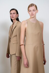 backstage-defile-hermes-printemps-ete-2020-paris-coulisses-85.thumb.jpg.404e93cb0be6974aca017d221e21a11c.jpg