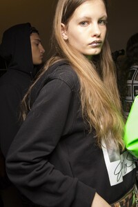 backstage-defile-jeremy-scott-printemps-ete-2019-new-york-coulisses-75.thumb.jpg.e9bbd8f2d4e2c2f4914426eafd08e985.jpg
