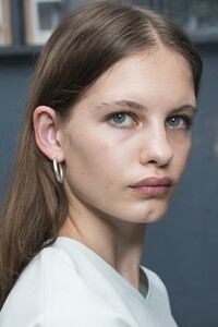 backstage-defile-jil-sander-printemps-ete-2019-milan-coulisses-168.thumb.jpg.bd00963d6500a95ce7c1ead5ccf8a47c.jpg