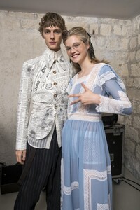 backstage-defile-john-galliano-printemps-ete-2019-paris-coulisses-34.thumb.jpg.03e516c38e082e9842c16be7164f5fae.jpg