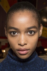 backstage-defile-jw-anderson-automne-hiver-2018-2019-londres-coulisses-51.thumb.jpg.12d4e0ad6ca5edee5a1c03171230e096.jpg