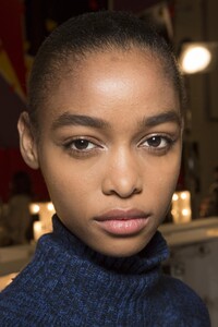 backstage-defile-jw-anderson-automne-hiver-2018-2019-londres-coulisses-52.thumb.jpg.33293d07b33c1adb9ce63ffc8c9804ea.jpg