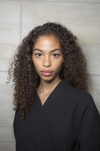 backstage-defile-kate-spade-new-york-printemps-ete-2019-new-york-coulisses-15.thumb.jpg.9a2de319754fbc006f9bf382bee13c6d.jpg