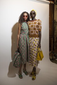 backstage-defile-kate-spade-new-york-printemps-ete-2019-new-york-coulisses-56.thumb.jpg.cf3200c95f709f00cd29f0c73901e8c9.jpg