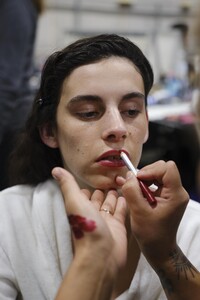 backstage-defile-kenneth-ize-automne-hiver-2020-2021-paris-coulisses-10.thumb.jpg.558015c96f284f69a5555f277fabd40e.jpg