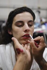 backstage-defile-kenneth-ize-automne-hiver-2020-2021-paris-coulisses-11.thumb.jpg.5613696e3d46ae7a2118b05d80541495.jpg