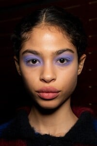 backstage-defile-kenzo-automne-hiver-2019-2020-paris-coulisses-84.thumb.jpg.11e7461ad38a53058f11e74c695e72b9.jpg