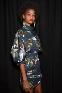 backstage-defile-kenzo-printemps-ete-2017-paris-coulisses-219.thumb.jpg.809b8df6cbf5d51bc6aea2199565ab3a.jpg