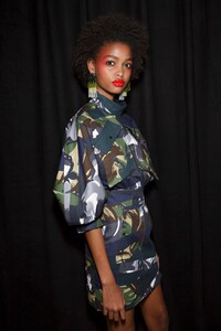 backstage-defile-kenzo-printemps-ete-2017-paris-coulisses-220.thumb.jpg.1c1f11ecc0017266f8167964833bacf8.jpg