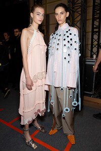 backstage-defile-lanvin-printemps-ete-2020-paris-coulisses-77.thumb.jpg.401b0660a263f3fb4f79f14d7da3207c.jpg