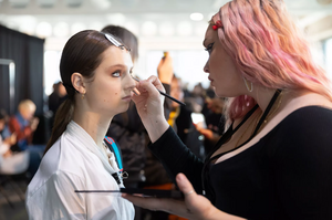 backstage-defile-longchamp-automne-hiver-2020-2021-new-york-coulisses-1.thumb.jpg.e8e52813b2dd2d9dd18eca695c6672ff.jpg