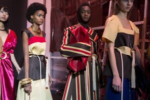 backstage-defile-marni-automne-hiver-2018-2019-milan-coulisses-113.thumb.jpg.316eb9bdbfd85b24cc1d59906fcaf54a.jpg