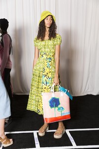 backstage-defile-michael-kors-collection-printemps-ete-2019-new-york-coulisses-145.thumb.jpg.ed6e32769ec57988f691a334737fb9ef.jpg