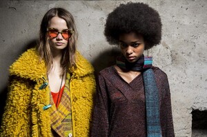 backstage-defile-missoni-automne-hiver-2018-2019-milan-coulisses-20.thumb.jpg.0ef1530b0bd873d01b5fe80c2031385e.jpg