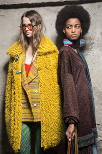 backstage-defile-missoni-automne-hiver-2018-2019-milan-coulisses-22.thumb.jpg.337c8f8fa00f66cb1aca17e8416b0b2b.jpg