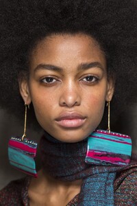 backstage-defile-missoni-automne-hiver-2018-2019-milan-coulisses-25.thumb.jpg.b91981ffbd12ef5cc735fdbdc79685ad.jpg
