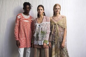backstage-defile-missoni-printemps-ete-2019-milan-coulisses-21.thumb.jpg.109d0f93c1c7f1468af0c27df96af5e4.jpg