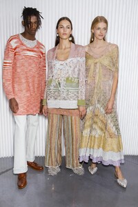 backstage-defile-missoni-printemps-ete-2019-milan-coulisses-49.thumb.jpg.a2817258653a1787cfe7d590f59f443d.jpg