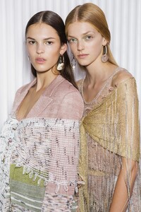 backstage-defile-missoni-printemps-ete-2019-milan-coulisses-51.thumb.jpg.eb684835fd580dc4e5561aa9ce8949f6.jpg