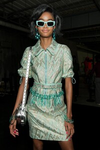 backstage-defile-moschino-automne-hiver-2018-2019-milan-coulisses-28.thumb.jpg.bffaae3b17e8d12e123c3acedfd24a98.jpg
