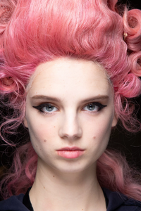backstage-defile-moschino-automne-hiver-2020-2021-milan-coulisses-60.thumb.jpg.8894121611b6190452d91b085264eab3.jpg