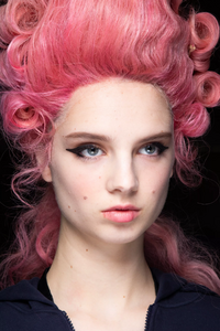 backstage-defile-moschino-automne-hiver-2020-2021-milan-coulisses-61.thumb.jpg.d69ee1bf6e0a2090ba72a1b0990fa447.jpg