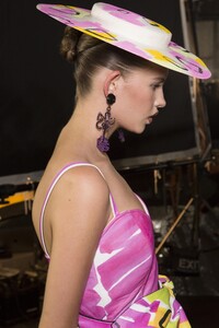 backstage-defile-moschino-printemps-ete-2019-milan-coulisses-112.thumb.jpg.42af845107d35c72a0ade1c955daa488.jpg