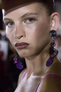 backstage-defile-moschino-printemps-ete-2019-milan-coulisses-189.thumb.jpg.7617cc212dfb6a6f800647c471cc92d1.jpg