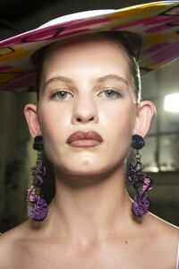 backstage-defile-moschino-printemps-ete-2019-milan-coulisses-19.thumb.jpg.c2997486d095f0fbc342730853adff4e.jpg
