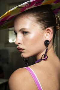 backstage-defile-moschino-printemps-ete-2019-milan-coulisses-21.thumb.jpg.1c841ec0de25c3d4e7f46e72232cdbdb.jpg