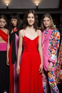 backstage-defile-msgm-printemps-ete-2019-milan-coulisses-100.thumb.jpg.9f51443fb0ba279b456ce19b63524677.jpg
