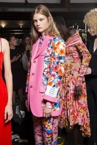 backstage-defile-msgm-printemps-ete-2019-milan-coulisses-107.thumb.jpg.b5251899518600148092c28bd4232319.jpg
