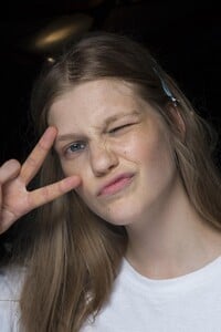 backstage-defile-msgm-printemps-ete-2019-milan-coulisses-26.thumb.jpg.61ae8cfa72c8707bf1ab4f3087d3a1d9.jpg